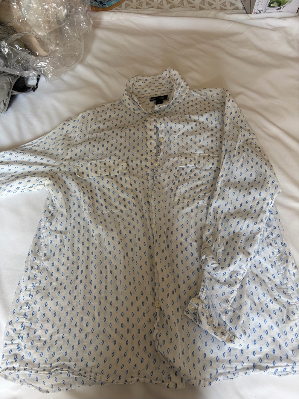 Gap boyfriend fit White Button-Up Shirt with Blue Micro Print - Picture 3 of 7